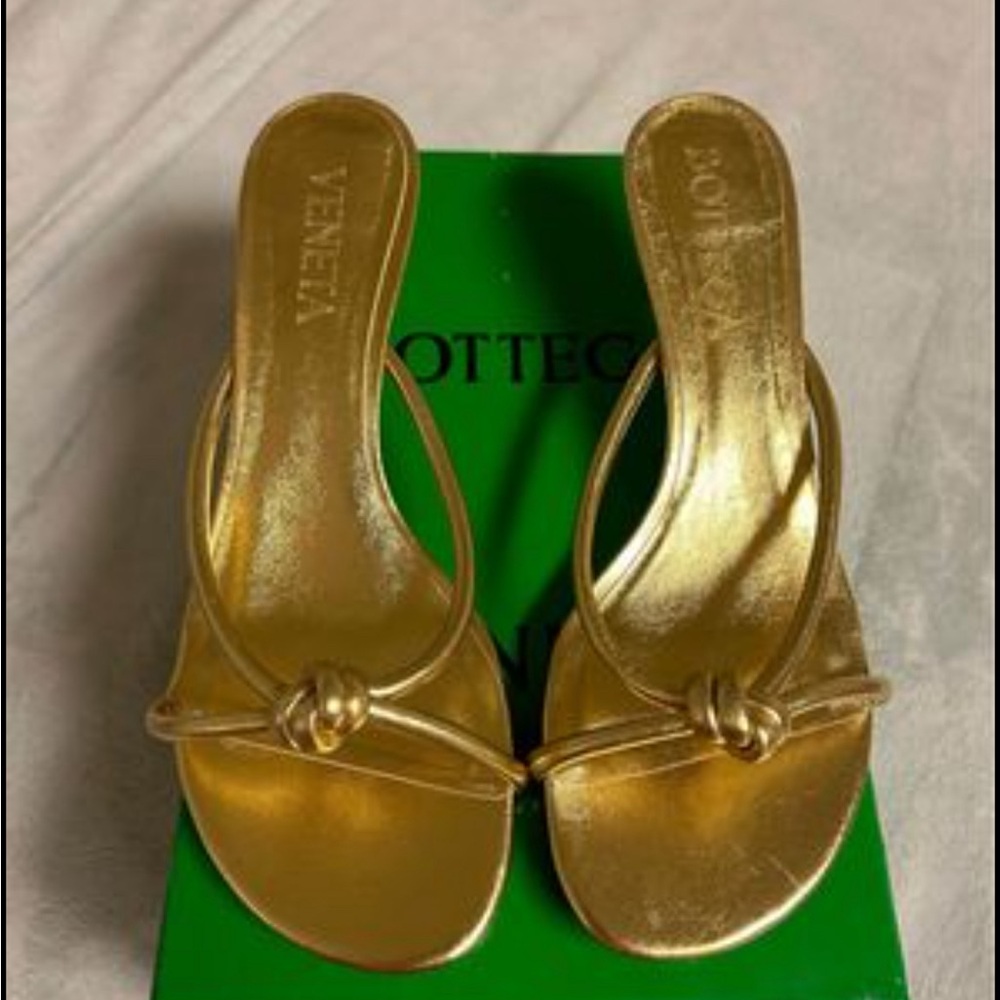 Bottega knot heel